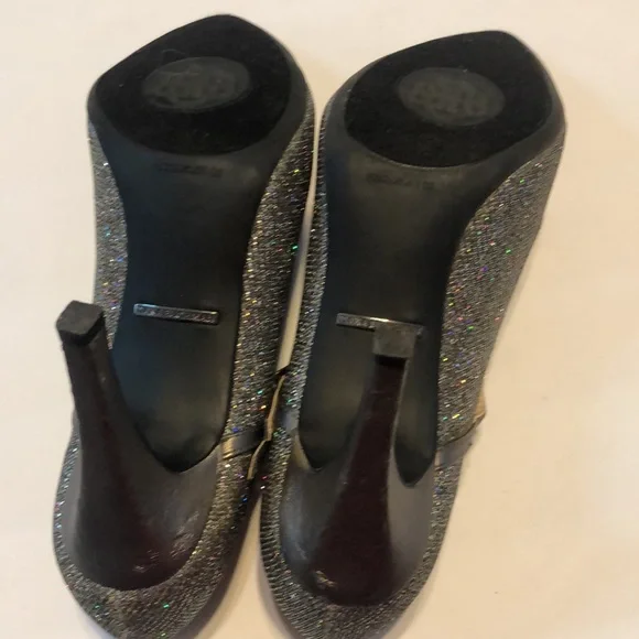 Ladies 9 m Dana Buchman silver sparkle pumps - Picture 4 of 14